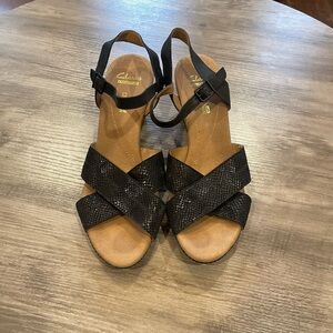 Clarks Women's Black and Tan Sandals